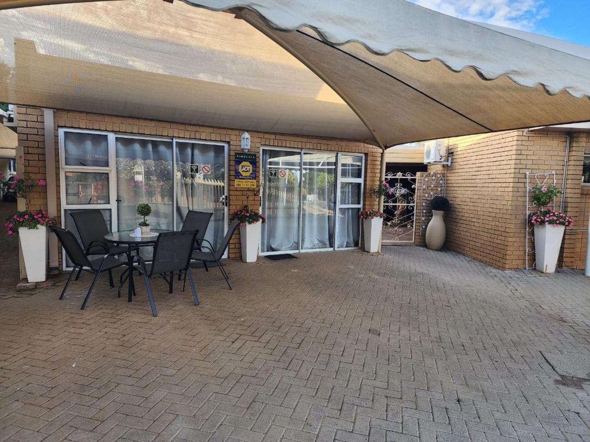 Villa Rose Cottages Bloemfontein Exterior foto