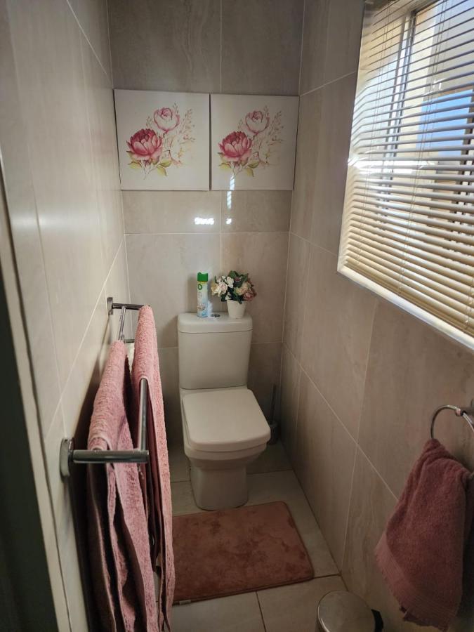 Villa Rose Cottages Bloemfontein Exterior foto
