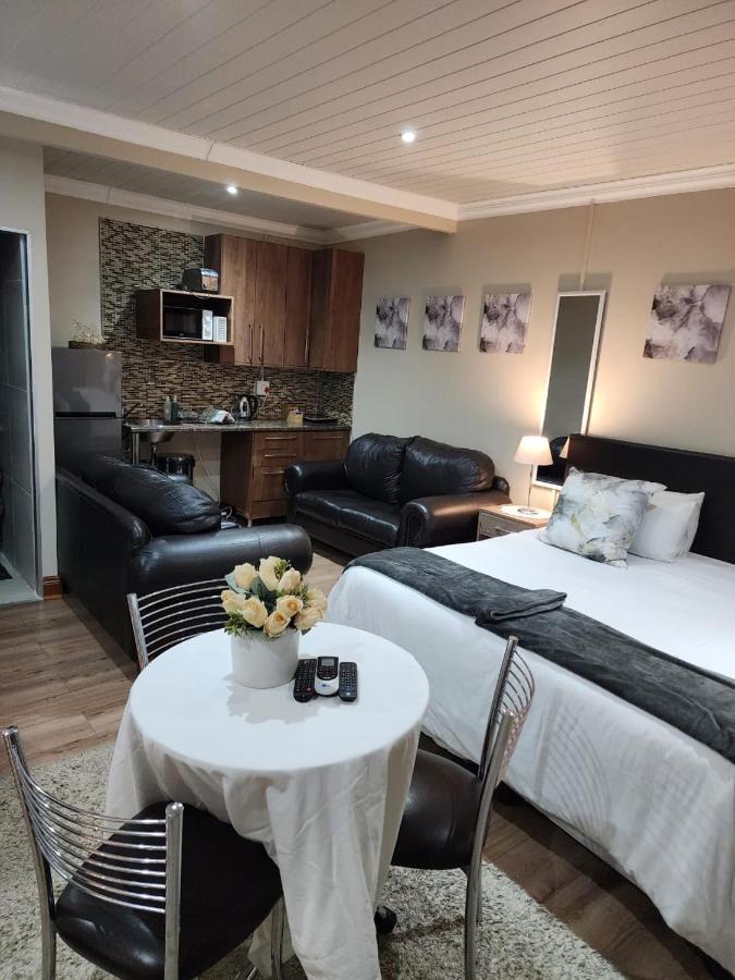 Villa Rose Cottages Bloemfontein Exterior foto